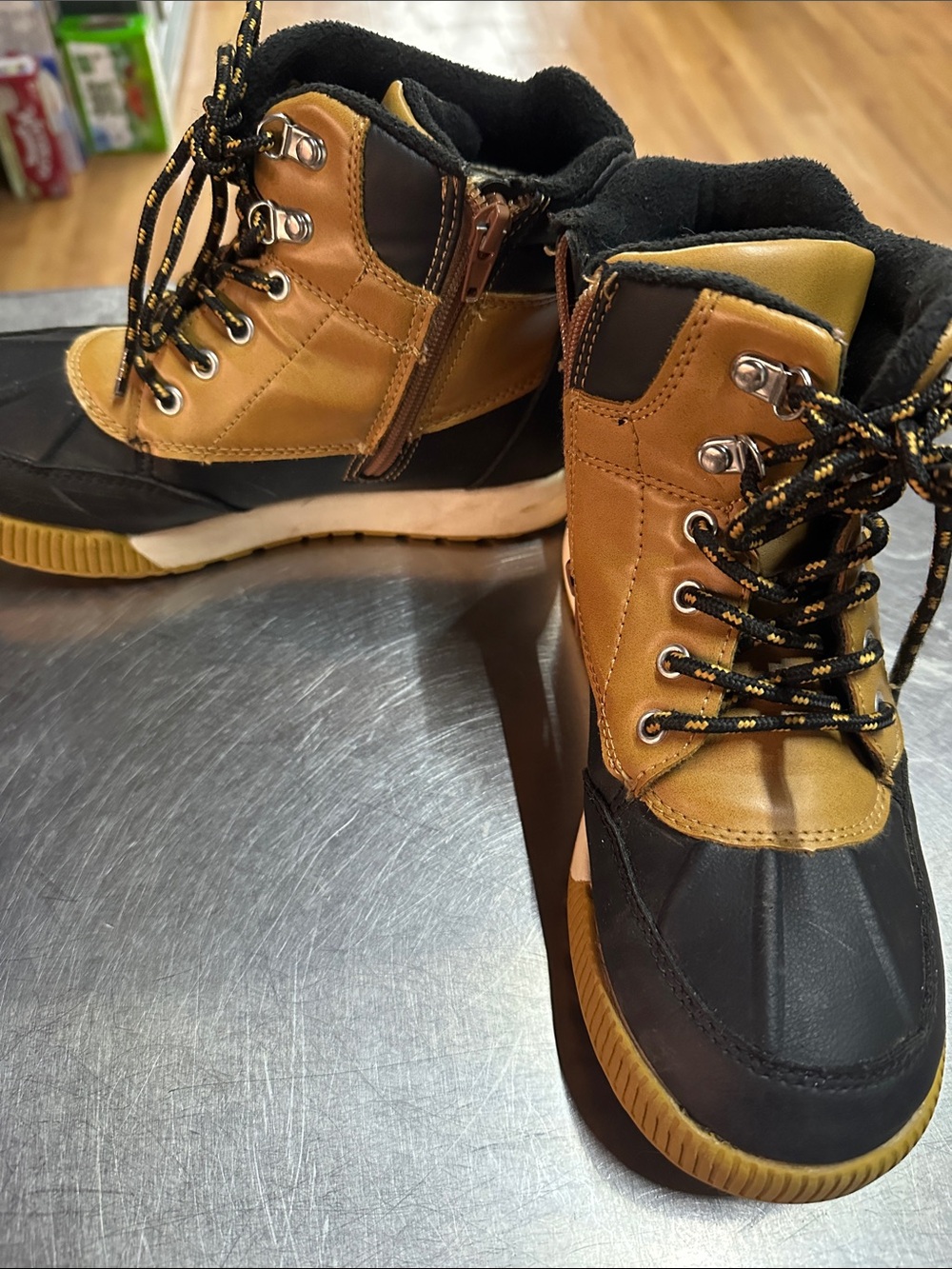 Boys SIZE 4 Waterproof Lace-Up Duck Boots in Brown and Black